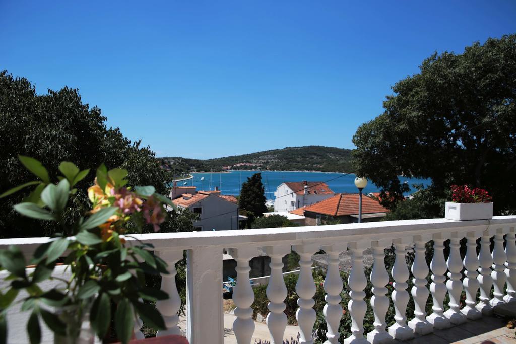 Apartments Roko Tisno Esterno foto
