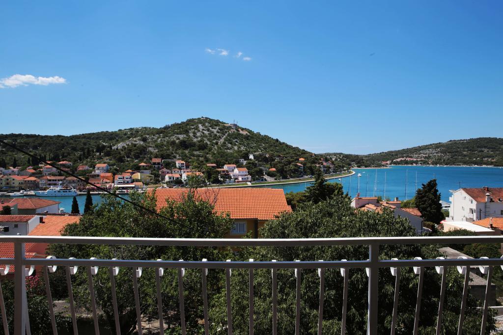 Apartments Roko Tisno Esterno foto