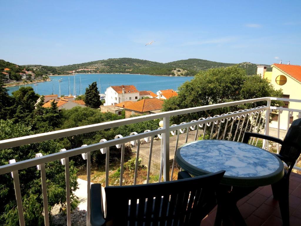 Apartments Roko Tisno Esterno foto